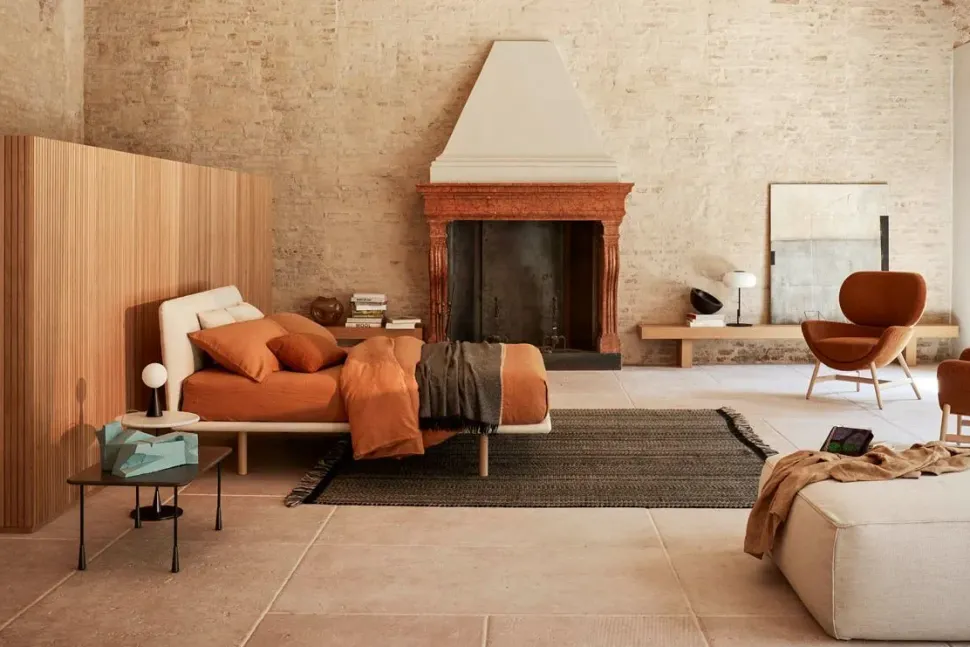 Letto imbottito con piedini Filo Pianca a prezzo ribassato