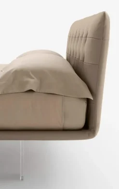 Letto imbottito con piedini Filo Pianca a prezzo ribassato