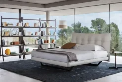 Letto imbottito con piedini Aurora tre Poltrona frau a prezzo ribassato