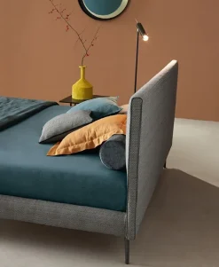 Letto imbottito con piedini Dread Twils a prezzo scontato