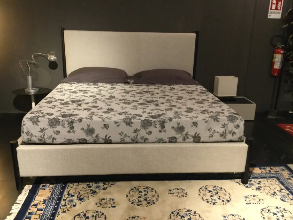 Letto imbottito con piedini Baia &tradition a prezzo ribassato