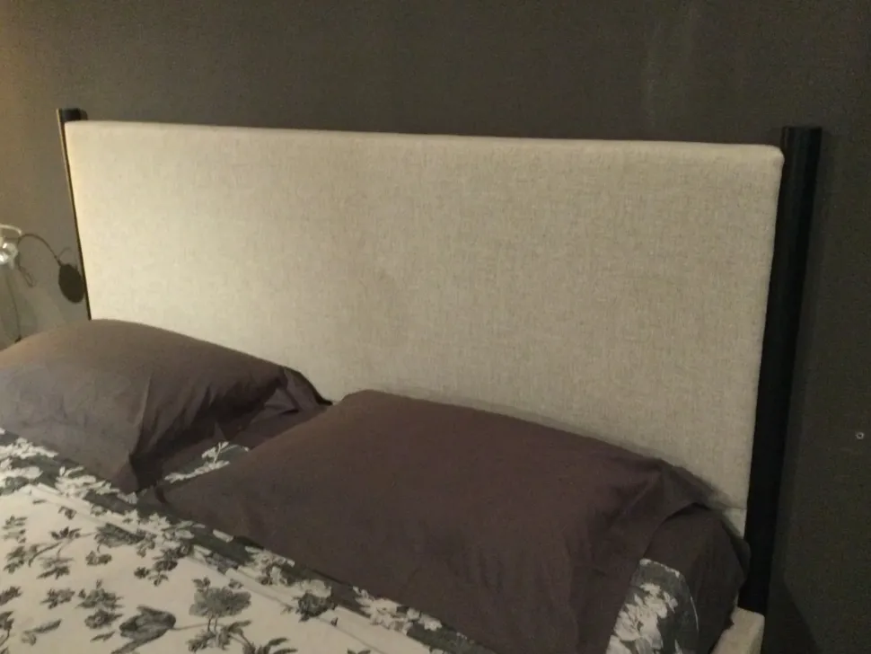 Letto imbottito con piedini Baia &tradition a prezzo ribassato