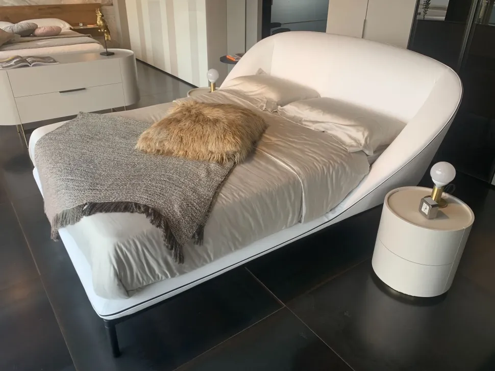 Letto imbottito con piedini Domenica 160x200 Pianca a prezzo scontato