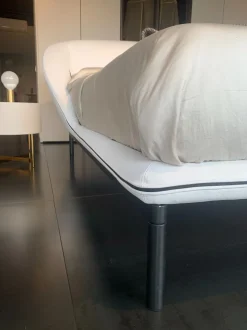 Letto imbottito con piedini Domenica 160x200 Pianca a prezzo scontato