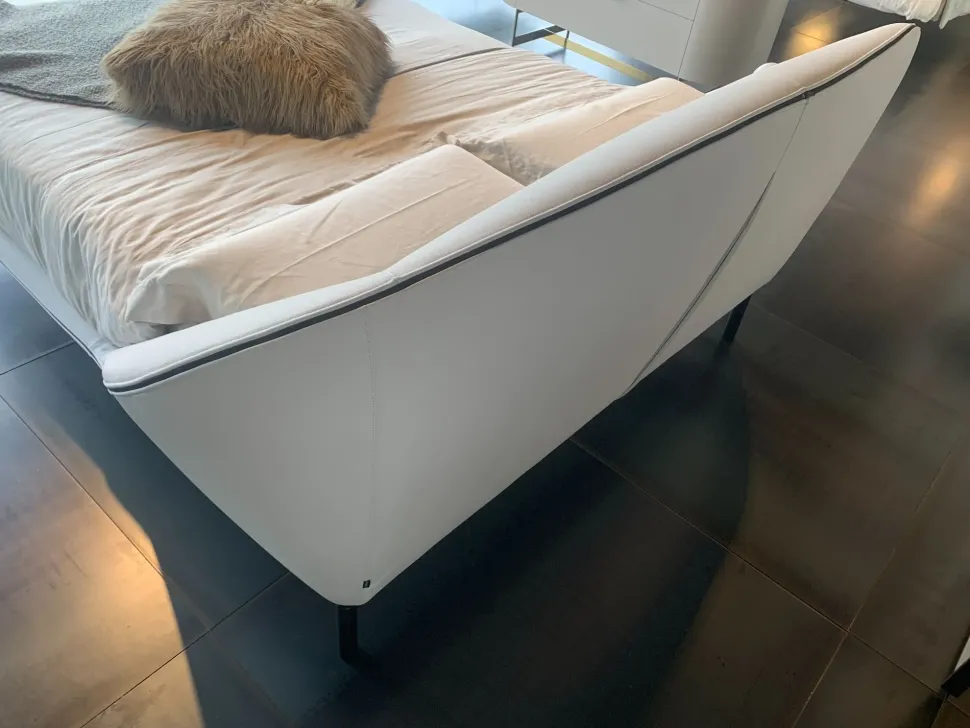 Letto imbottito con piedini Domenica 160x200 Pianca a prezzo scontato