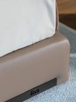 Letto imbottito modello Atelierm: contatta il venditore per scoprire il prezzo