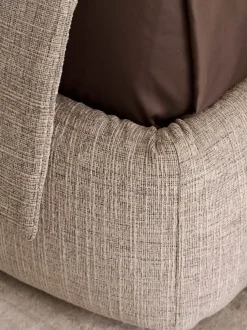 Letto imbottito modello Angle: richiedi ora il prezzo