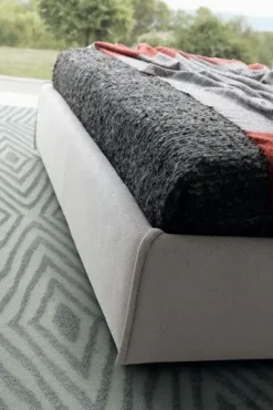 Letto imbottito modello Aspen di Le comfort scontato 35%