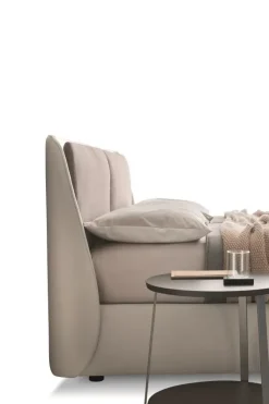 Letto imbottito modello Bend: richiedi ora il prezzo