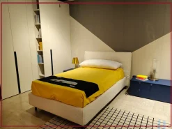 Letto imbottito modello Cut compatto di Samoa scontato 36%