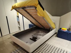 Letto imbottito modello Cut compatto di Samoa scontato 36%