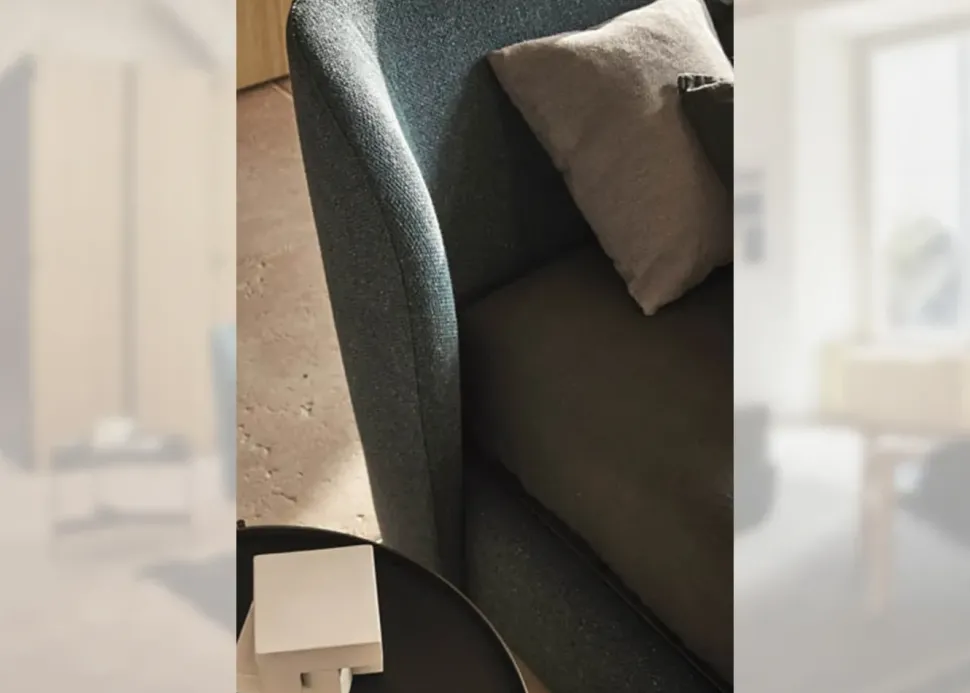 Letto imbottito modello Embrace di Pianca scontato 30%