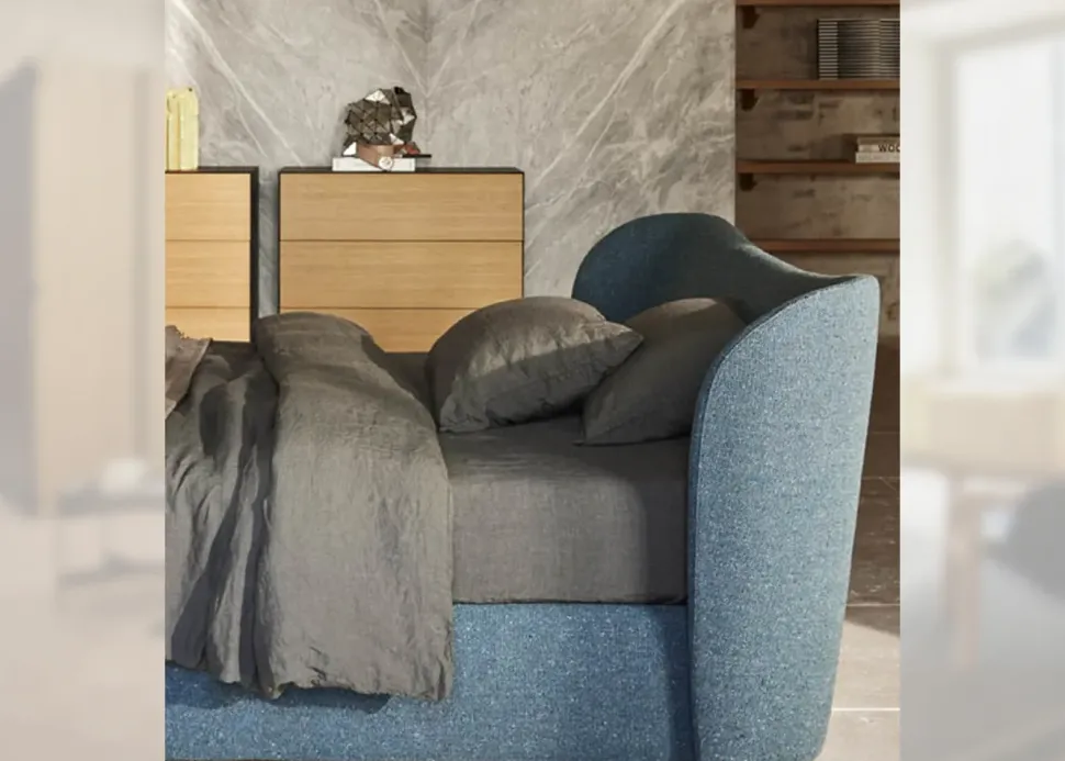 Letto imbottito modello Embrace di Pianca scontato 30%