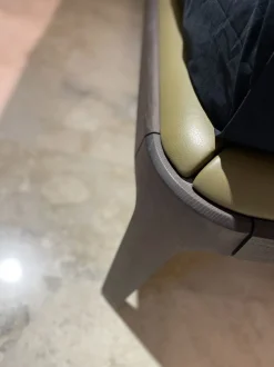 Letto imbottito modello Kelly di Poliform scontato 39%