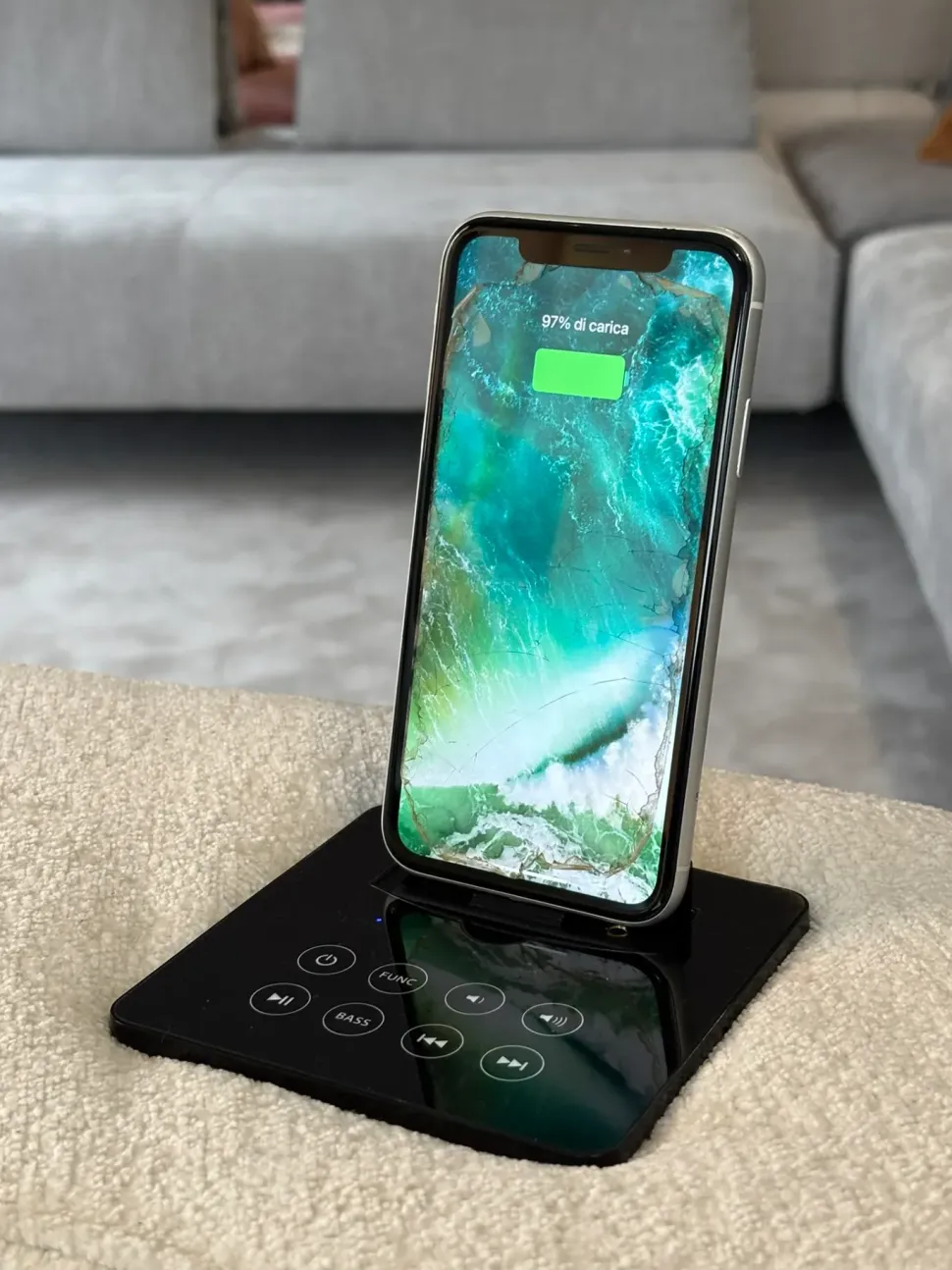 Letto imbottito modello Letto rotondo cristal high-tech tessuto di Artigianale scontato 48%