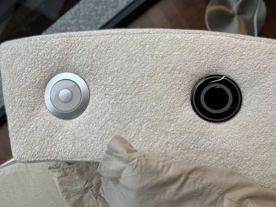 Letto imbottito modello Letto rotondo cristal high-tech tessuto di Artigianale scontato 48%