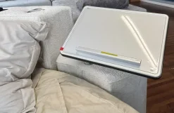 Letto imbottito modello Letto rotondo cristal high-tech tessuto di Artigianale scontato 48%