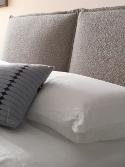 Letto imbottito modello Letto matrimoniale modello alissa di Orme scontato 40%