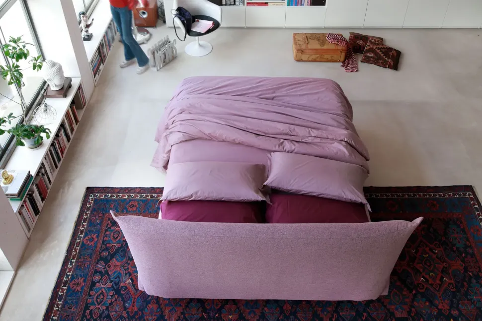 Letto imbottito modello Osaka: contatta il venditore per scoprire il prezzo