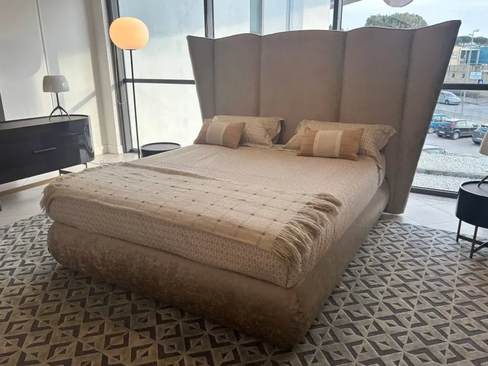 Letto imbottito modello Opera sipario round: richiedi ora il prezzo riservato