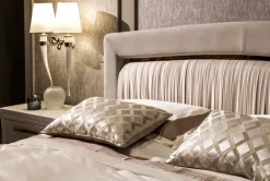 Letto imbottito modello Portofino plissè di Cantori scontato 22%