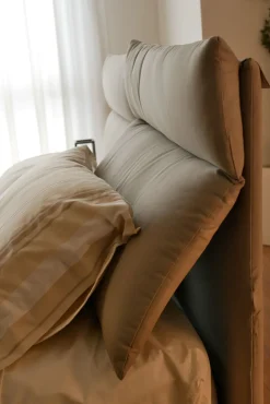 Letto imbottito modello Plio di Oggioni scontato 7%