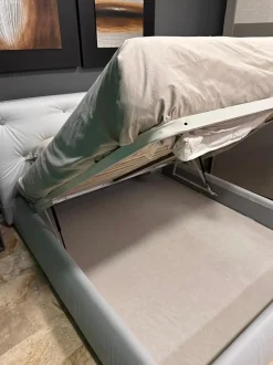 Letto imbottito modello Roger di Giessegi scontato 50%