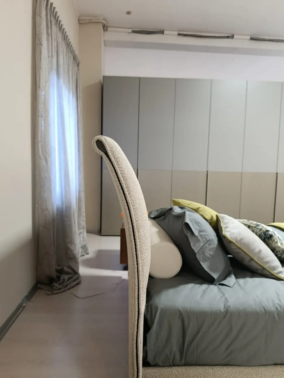 Letto imbottito modello Sail di Twils scontato 25%