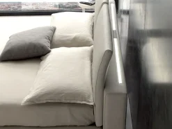 Letto imbottito modello Space di Artigianale scontato 50%