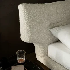 Letto imbottito modello Thomas di Cattelan italia scontato 30%