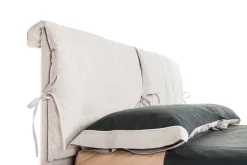 Letto imbottito modello Victoria di Collezione esclusiva scontato 45%