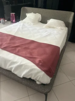 Letto imbottito modello Velvet di Novamobili scontato 13%
