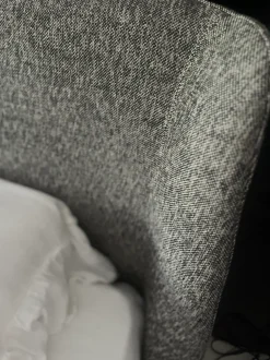 Letto imbottito modello Velvet di Novamobili scontato 13%
