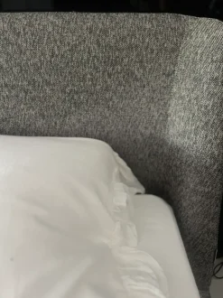 Letto imbottito modello Velvet di Novamobili scontato 13%