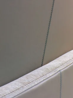 Letto imbottito modello Yuna: contatta il venditore per scoprire il prezzo