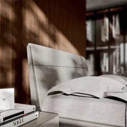 Letto in legno con gambe Miranda Homes a prezzo ribassato