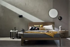 Letto in legno con gambe Bic Ballancin a prezzo ribassato