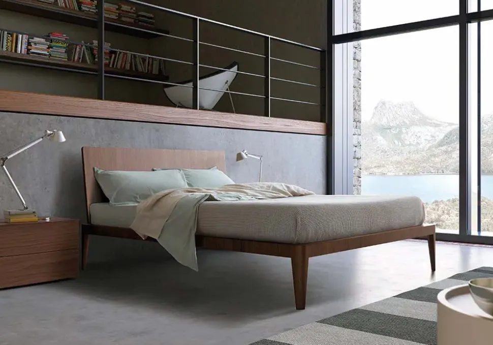 Letto in legno con gambe Spillo Pianca a prezzo scontato