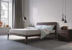 Letto in legno con gambe Spillo Pianca a prezzo scontato