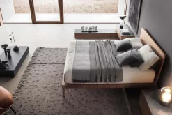 Letto in legno con gambe Spillo Pianca a prezzo scontato