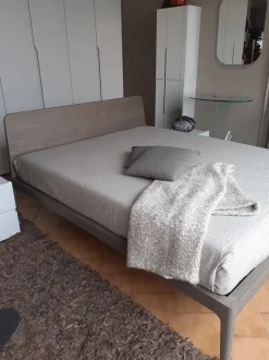 Letto in legno con gambe Zenit Morassutti a prezzo ribassato