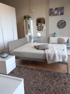 Letto in legno con gambe Zenit Morassutti a prezzo ribassato