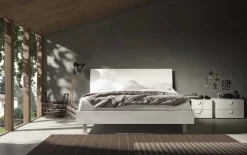 Letto in legno con gambe Line Akanto a prezzo scontato