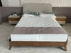 Letto in legno con giroletto Letto le fablier le spezie liquirizia Le fablier a prezzo ribassato