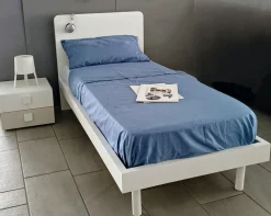 Letto in legno con giroletto Giotto Doimo cityline a prezzo ribassato