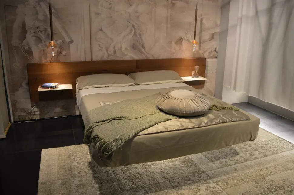 Letto in legno con piedini Fluttua wildwood Lago a prezzo scontato