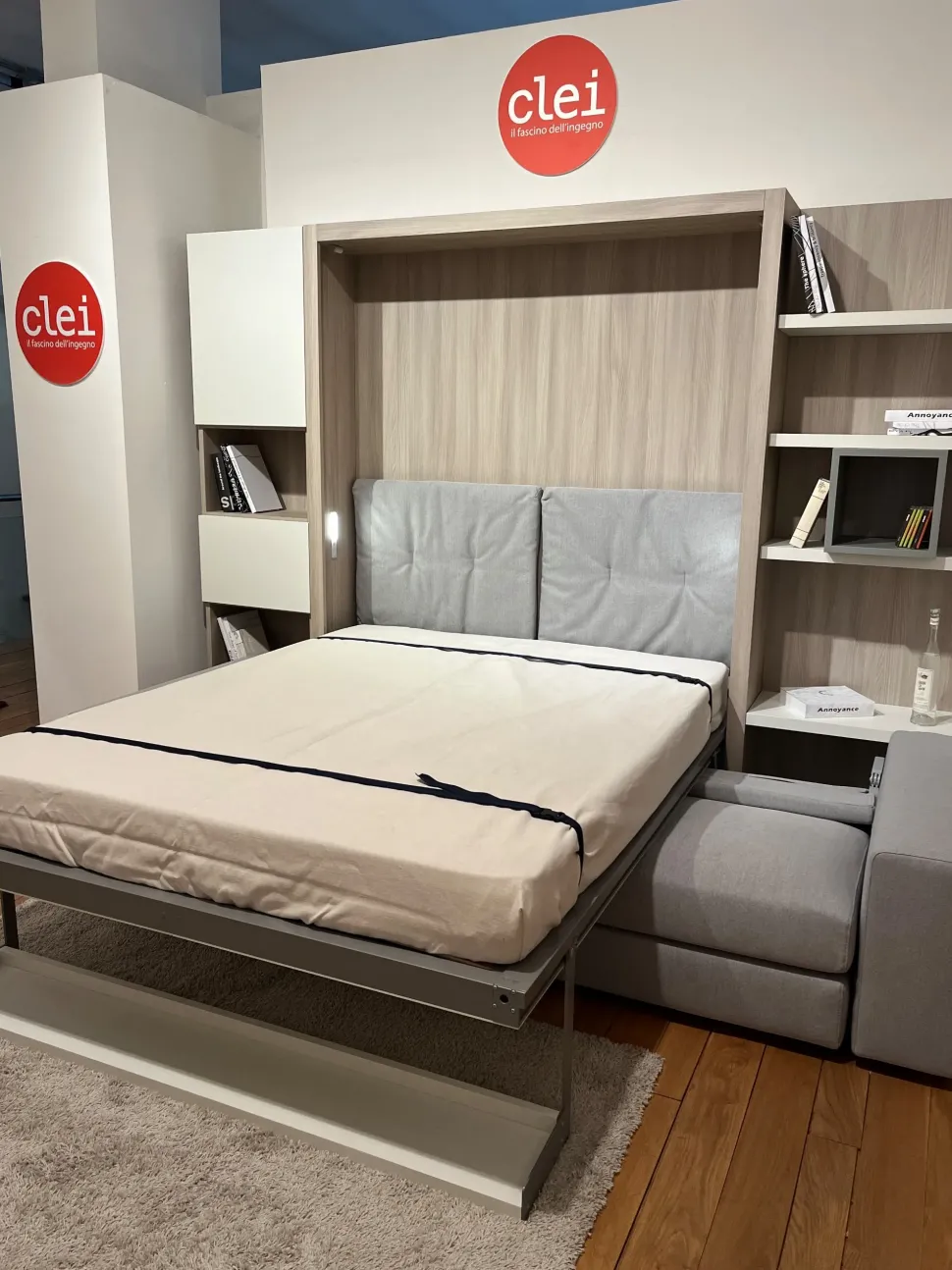 Letto in legno modello Tango divano 270 di Clei scontato 30%