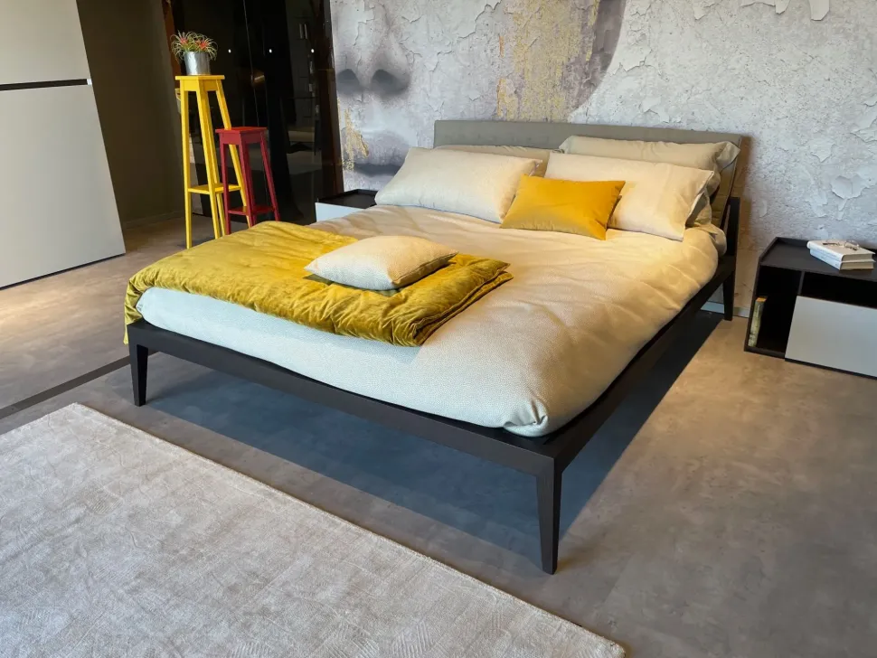 Letto in legno modello Theo di Lema scontato 30%