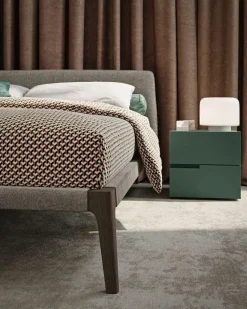 Letto in legno modello Zenit di Morassutti scontato 40%