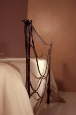 Letto Letto matrimoniale enea in ferro battuto di Pama letti scontato del 30%